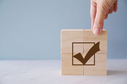 4つのブロックで出来たチェックマーク